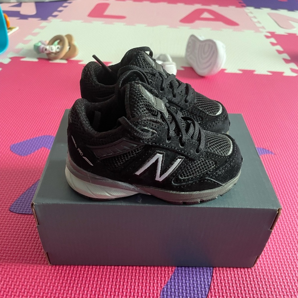 Infant sneakers black